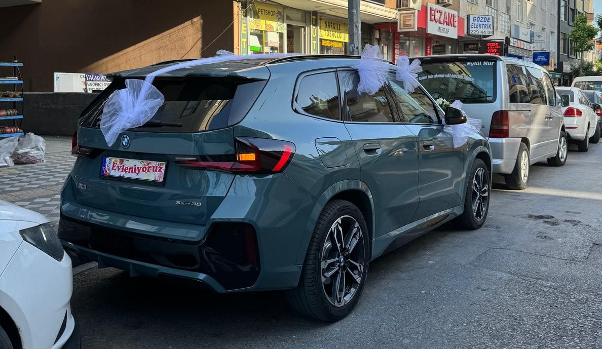 BMW iX1 Yeşil galeri