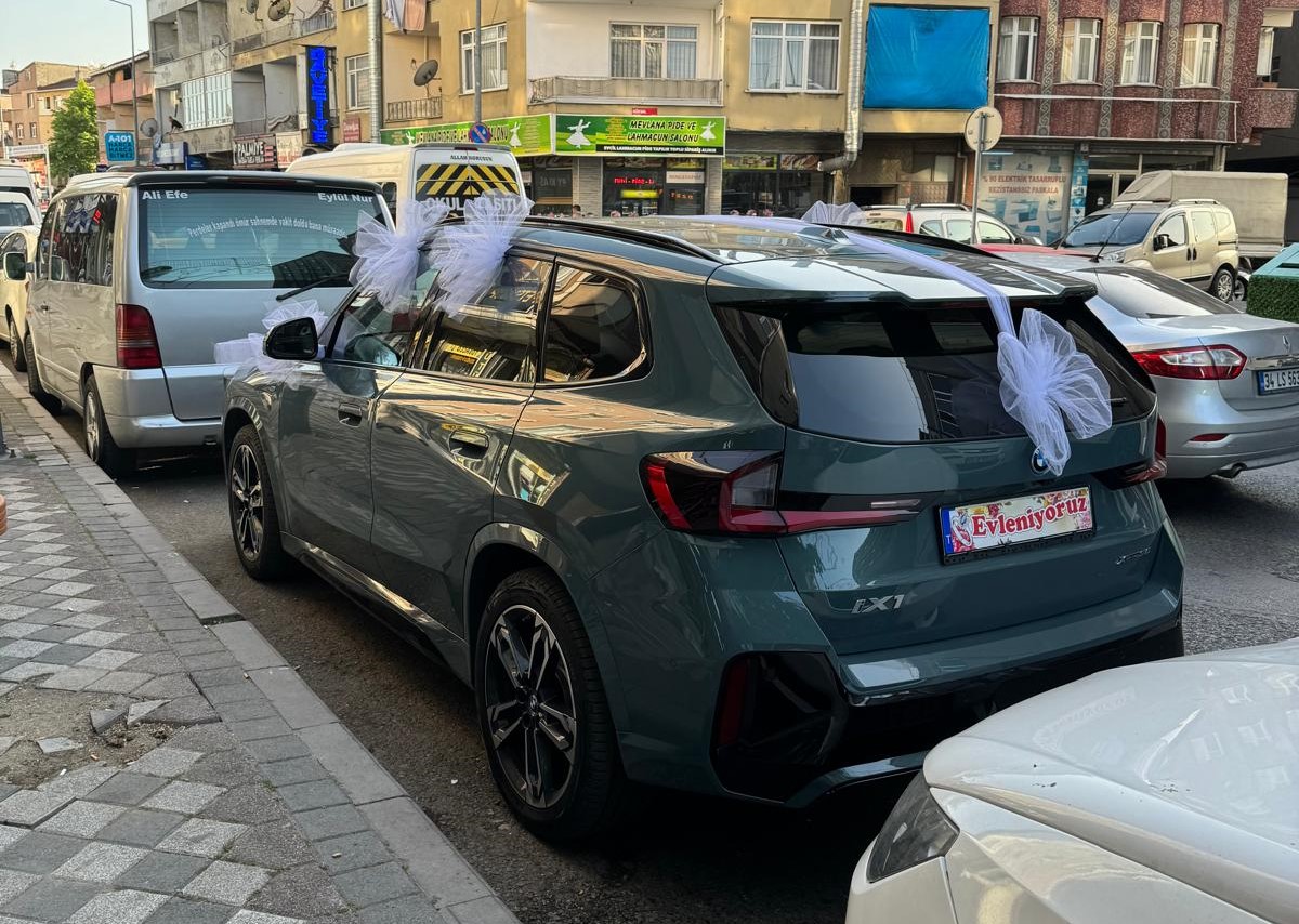 BMW iX1 Yeşil galeri