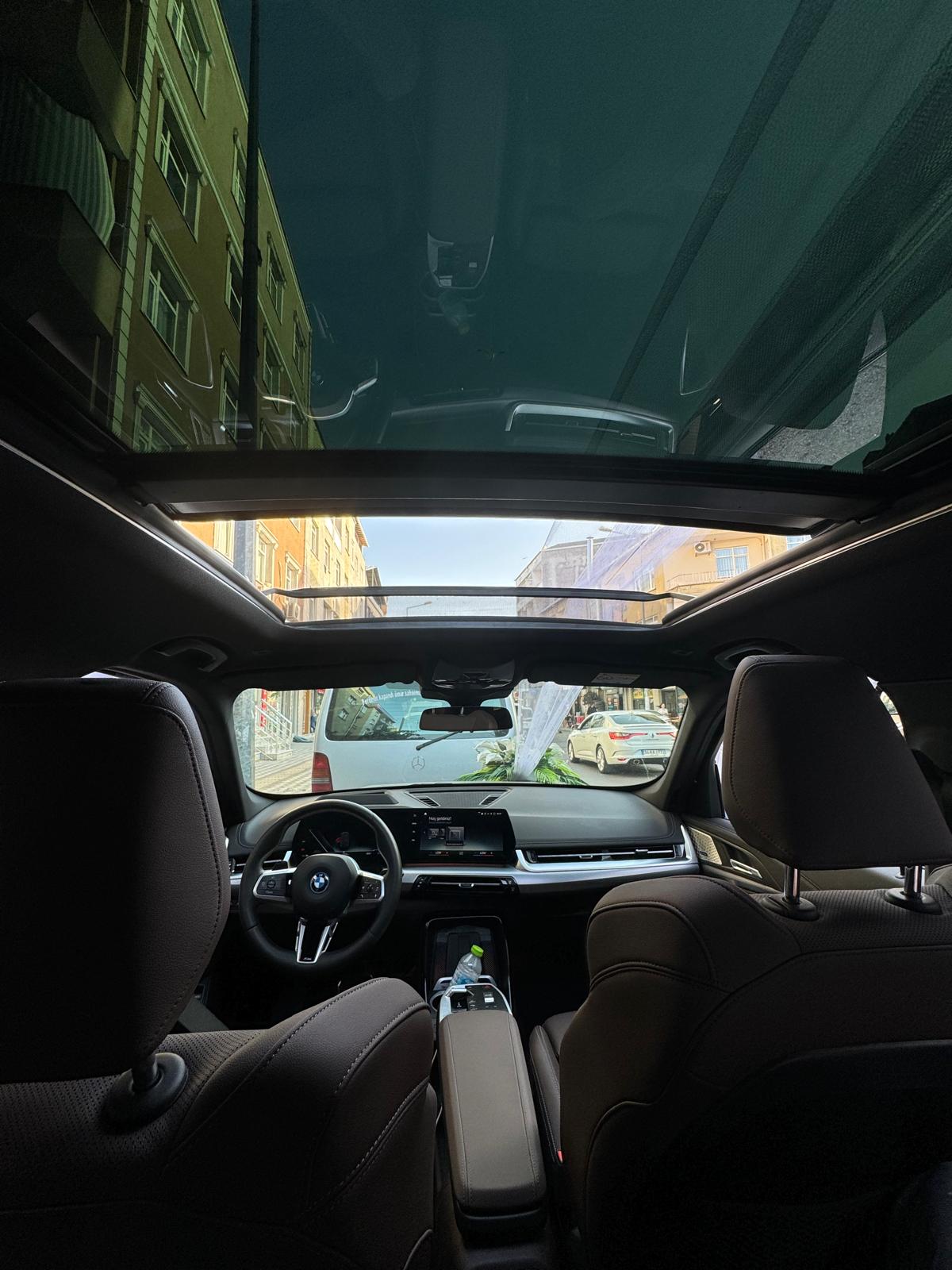 BMW iX1 Yeşil galeri